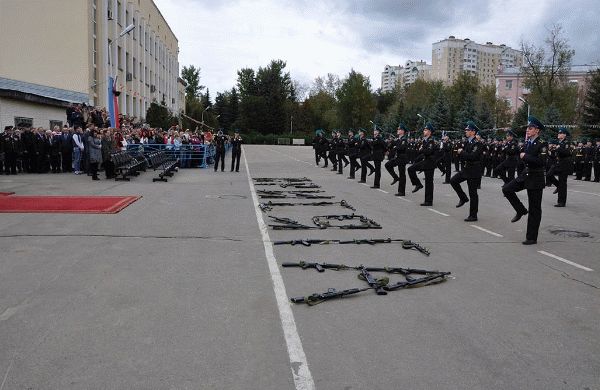 На торжественном построении.