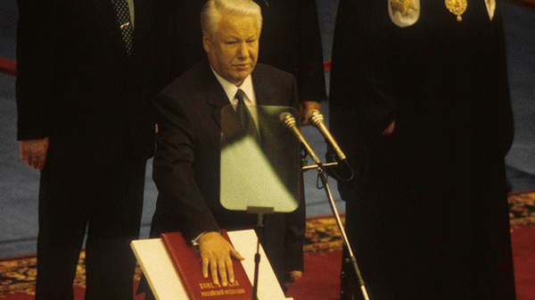 Борис Ельцин под присягой - в