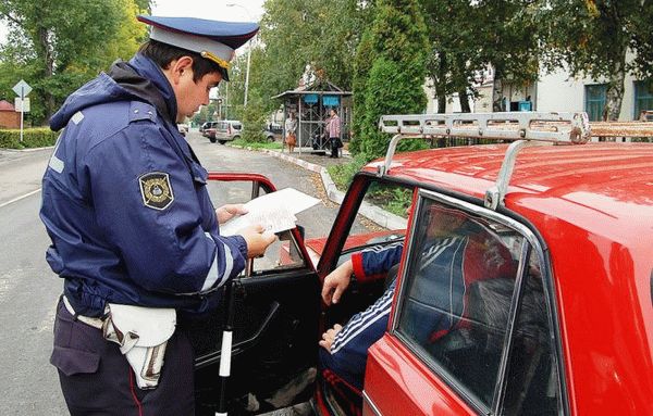 Проверка документа на пункте контроля дорожного движения