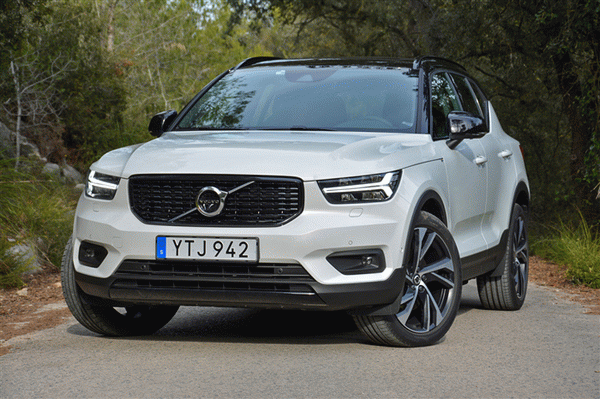 2019 Volvo XC40 Первый тест-драйв Обзор переднего угла